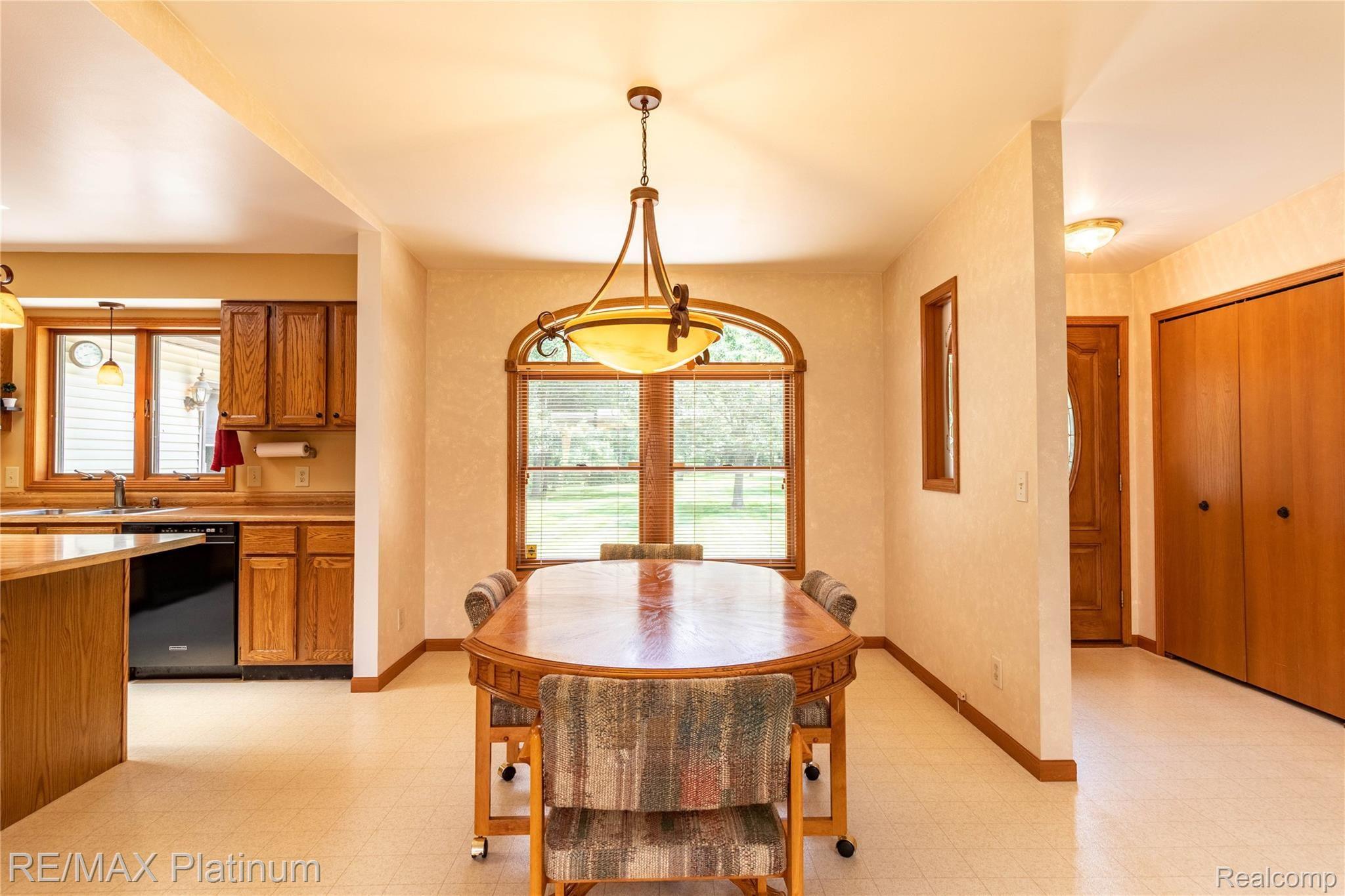 2467 Botsford Road Howell, MI 48855 - Photo 12 of 50 12.Dining