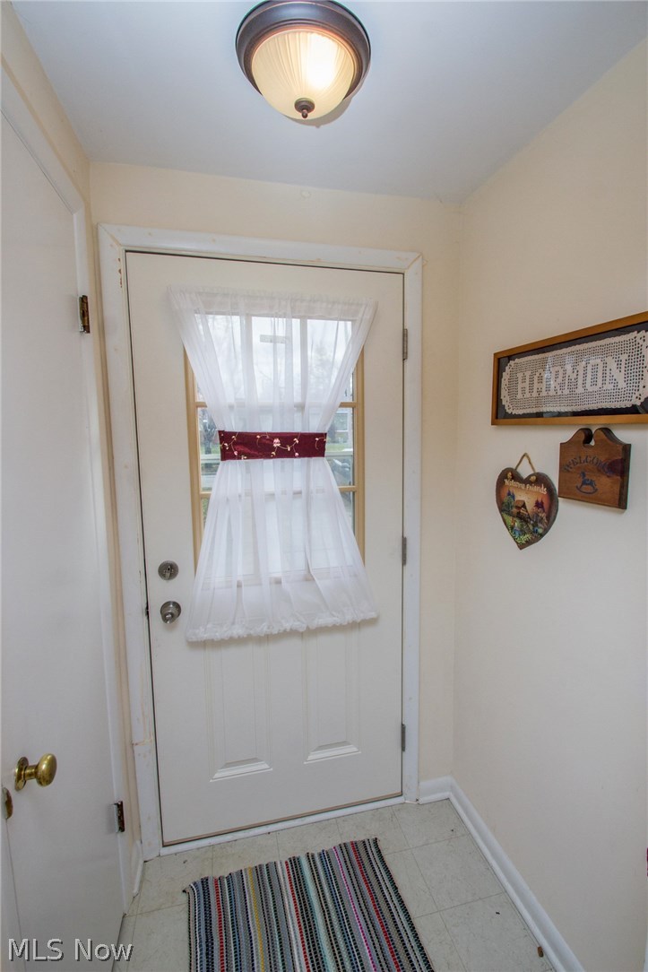 980 Hanley Road Cleveland, OH 44124 - Photo 2 of 35