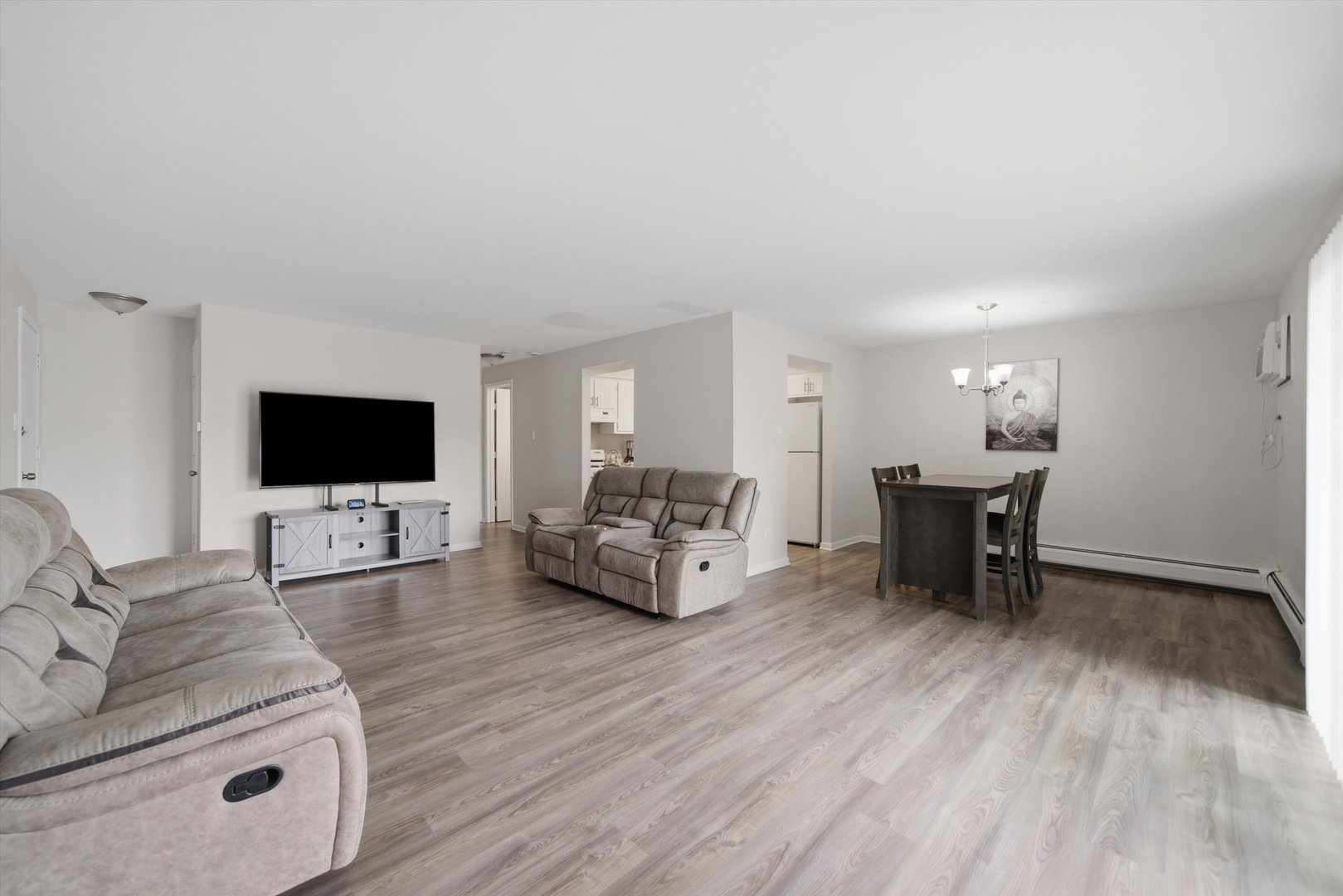 9817 Nottingham Avenue, Unit 304 Chicago Ridge, IL 60415 - Photo 2 of 14 Gallery Image 2