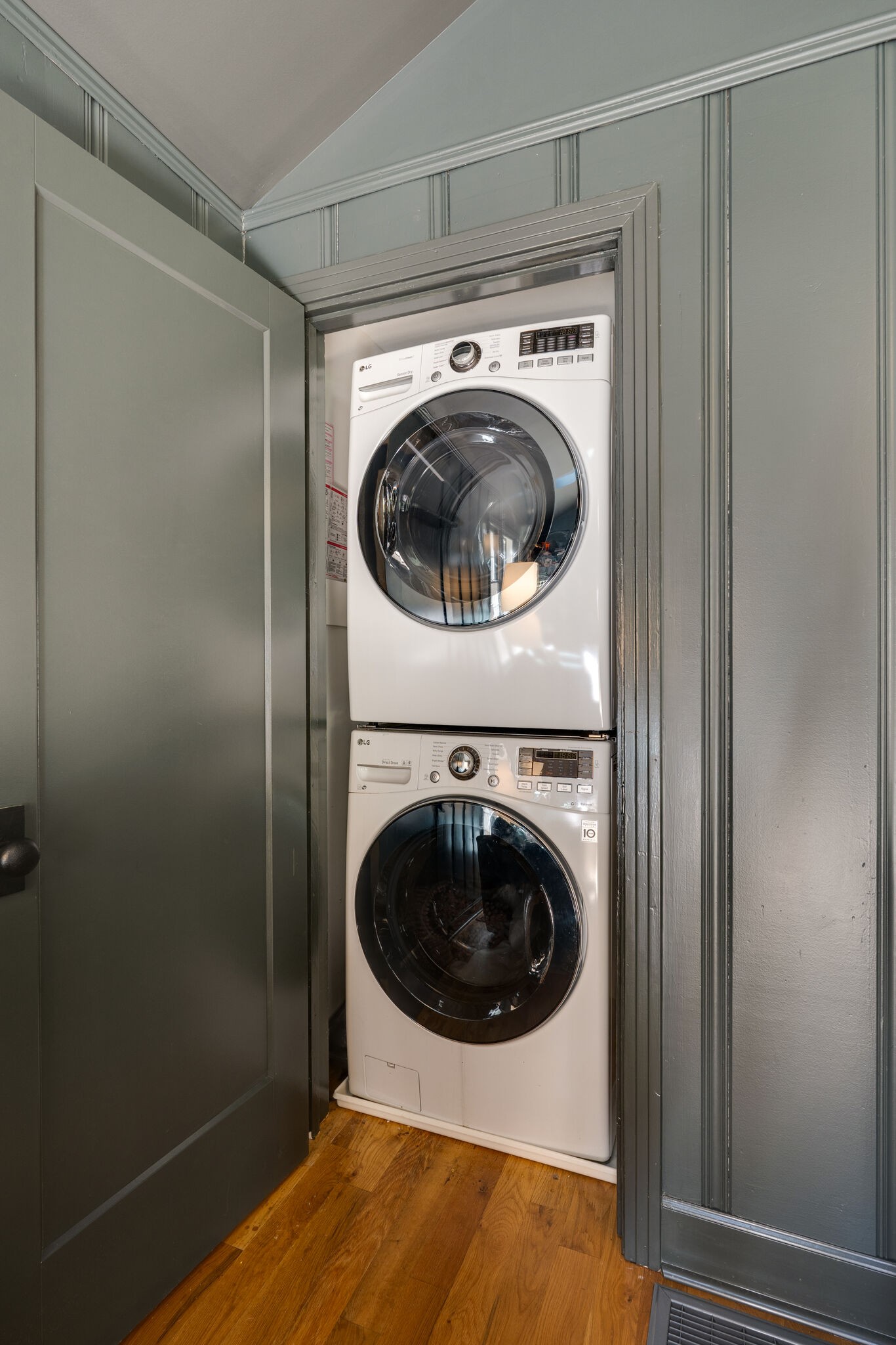 4529 Shys Hill Road Nashville, TN 37215 - Photo 20 of 51 a utility room with dryer and washer