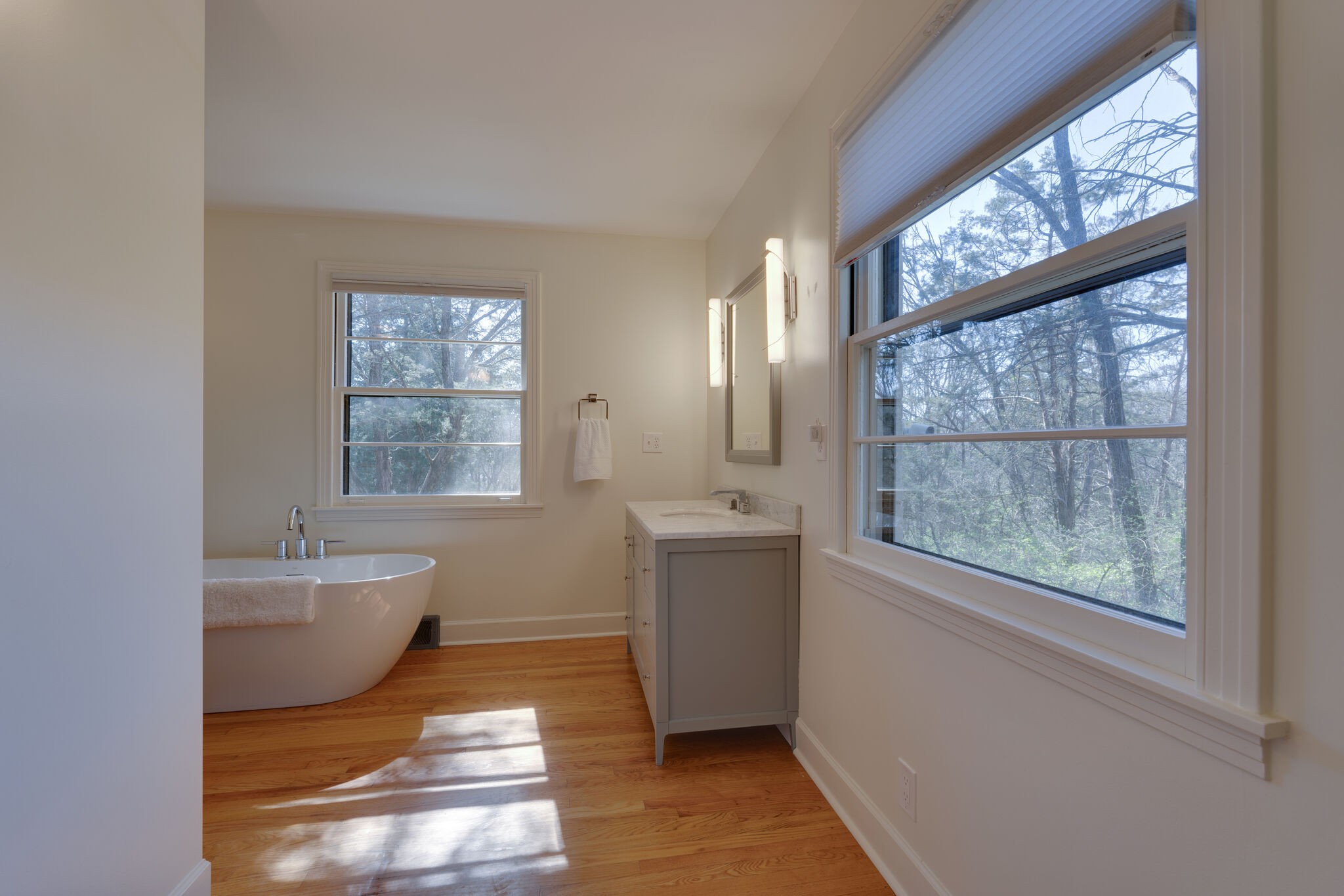 4529 Shys Hill Road Nashville, TN 37215 - Photo 23 of 51 a bathroom with a sink toilet bathtub and window
