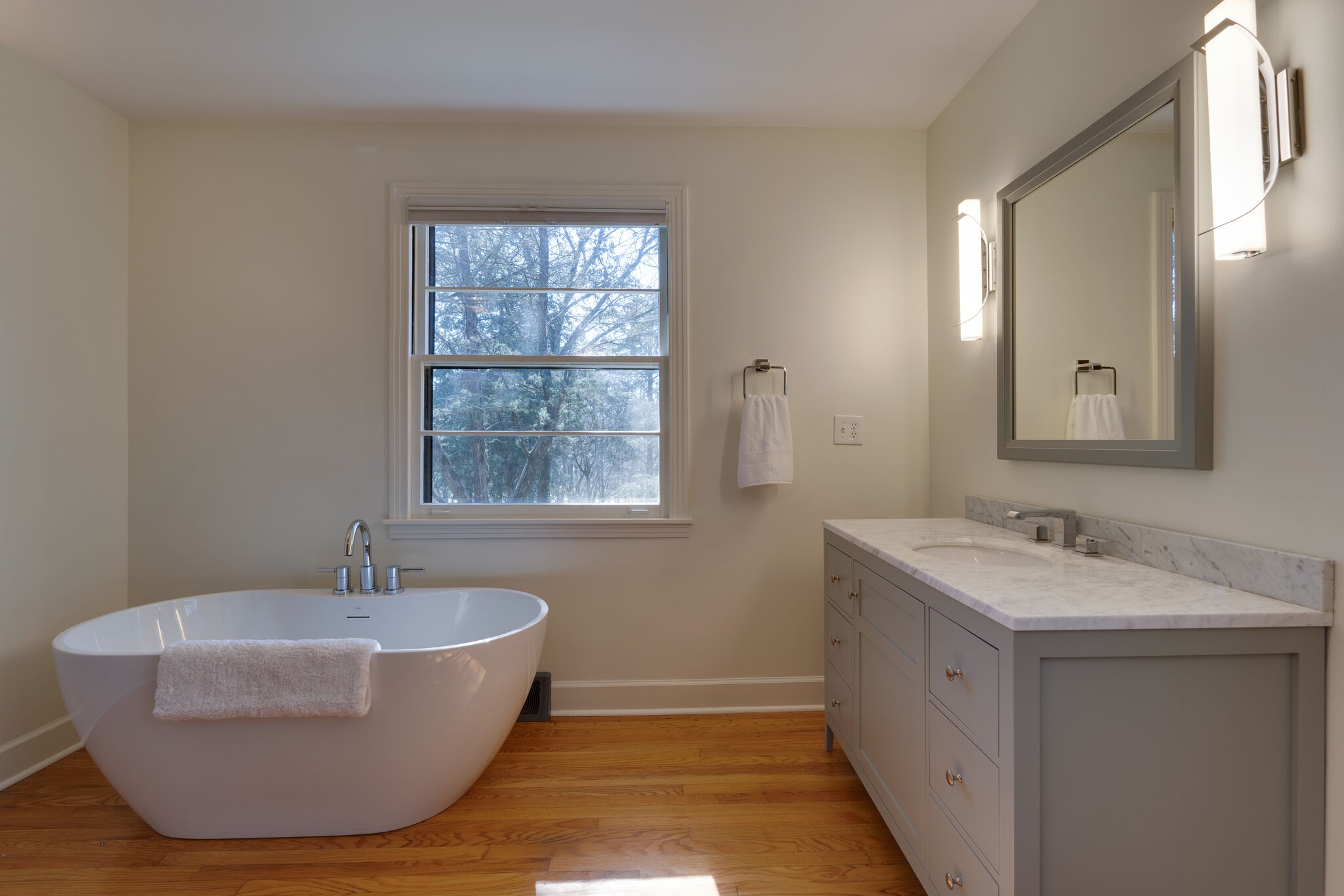 4529 Shys Hill Road Nashville, TN 37215 - Photo 24 of 51 a bathroom with a sink and a mirror