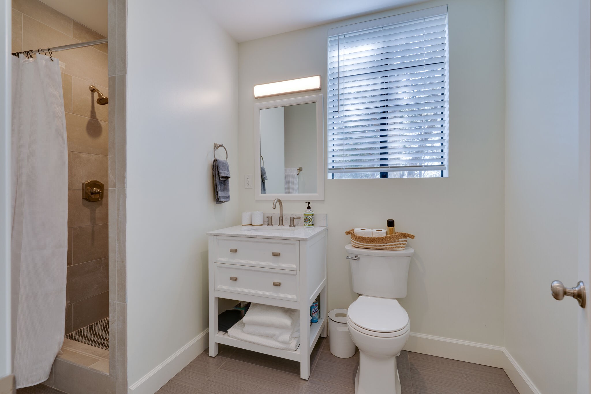 4529 Shys Hill Road Nashville, TN 37215 - Photo 38 of 51 a bathroom with a sink toilet and a mirror