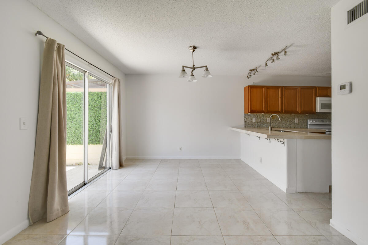 324 Maplecrest Circle Jupiter, FL 33458 - Photo 9 of 29 DSC_4037