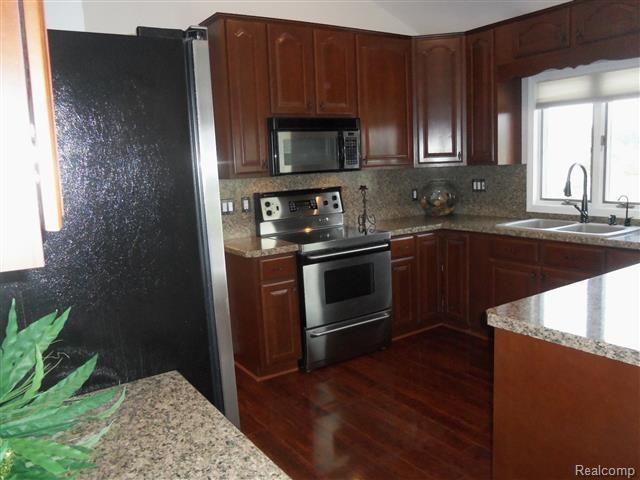 2311 Bullock Road Lapeer, MI 48446 - Photo 15 of 36 100_3678 (Small).jpg