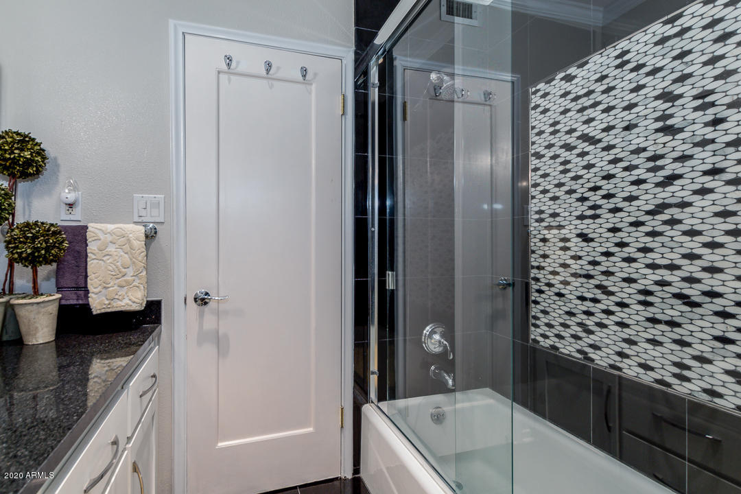 1309 West Coronado Road Phoenix, AZ 85007 - Photo 32 of 60 Tiled Frameless Shower/Tub