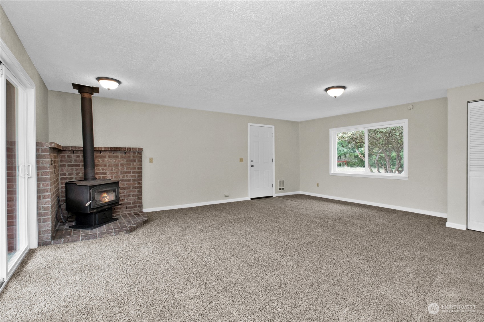 151 Ramsey Road Chehalis, WA 98532 - Photo 11 of 25 a view of empty room with front door