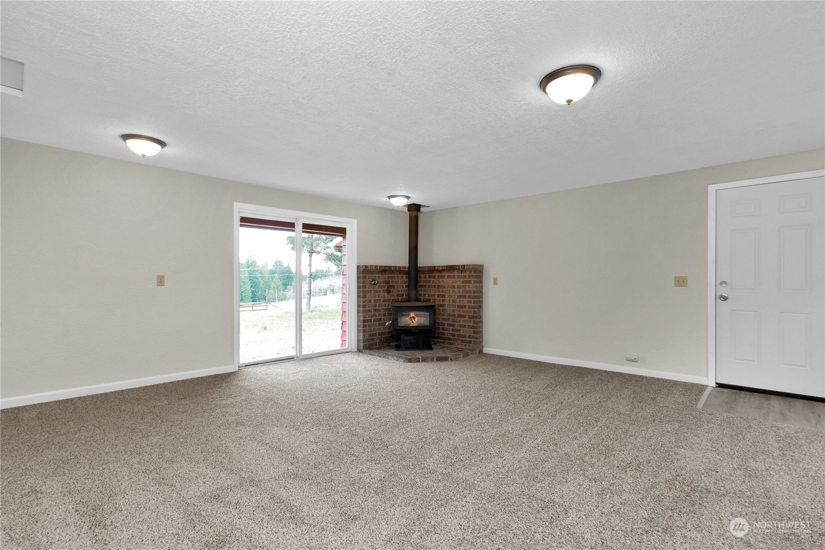 151 Ramsey Road Chehalis, WA 98532 - Photo 13 of 25 an empty room with a cabinet and a fireplace