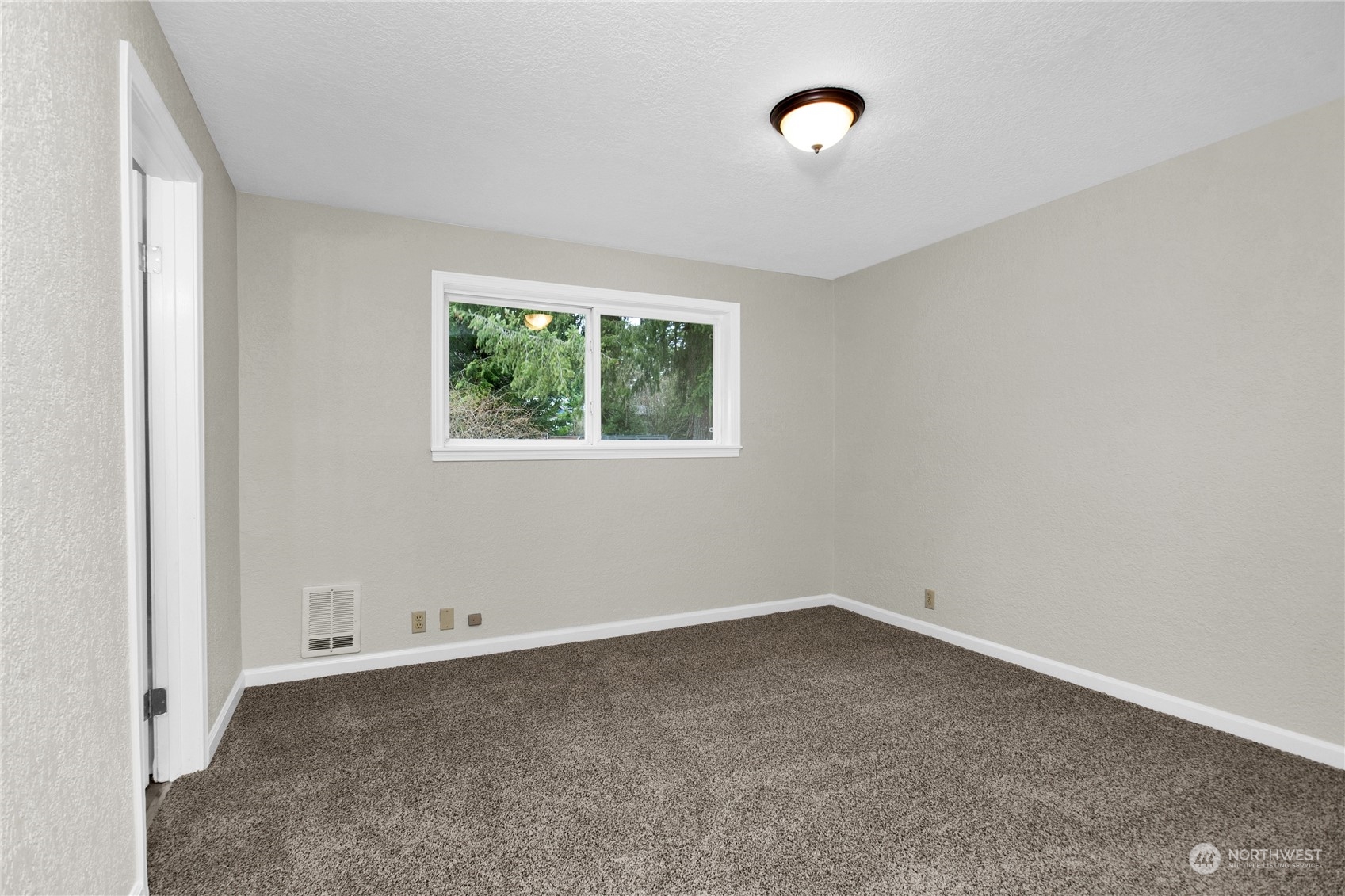 151 Ramsey Road Chehalis, WA 98532 - Photo 16 of 25 an empty room with windows