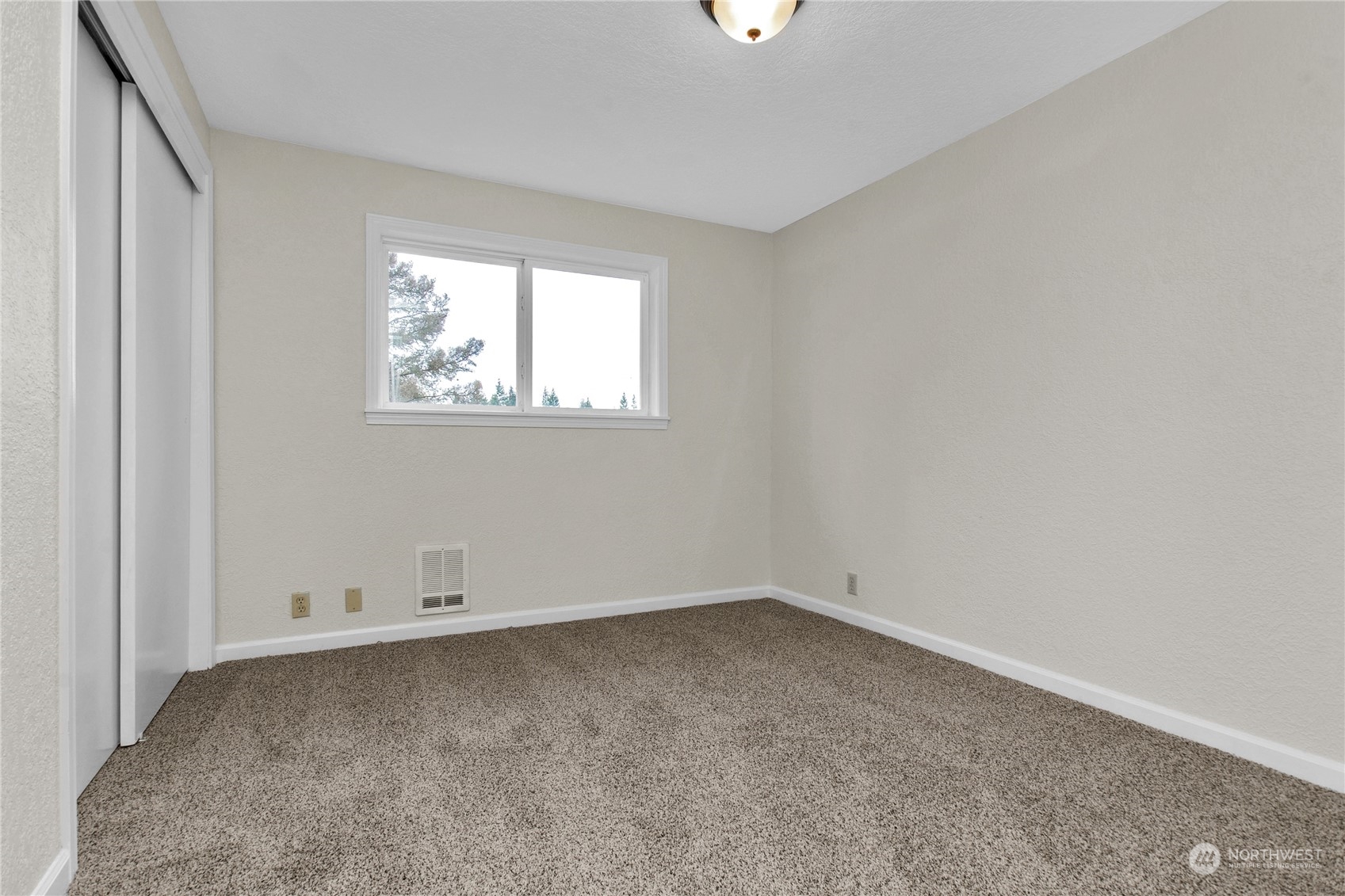 151 Ramsey Road Chehalis, WA 98532 - Photo 18 of 25 an empty room with a window