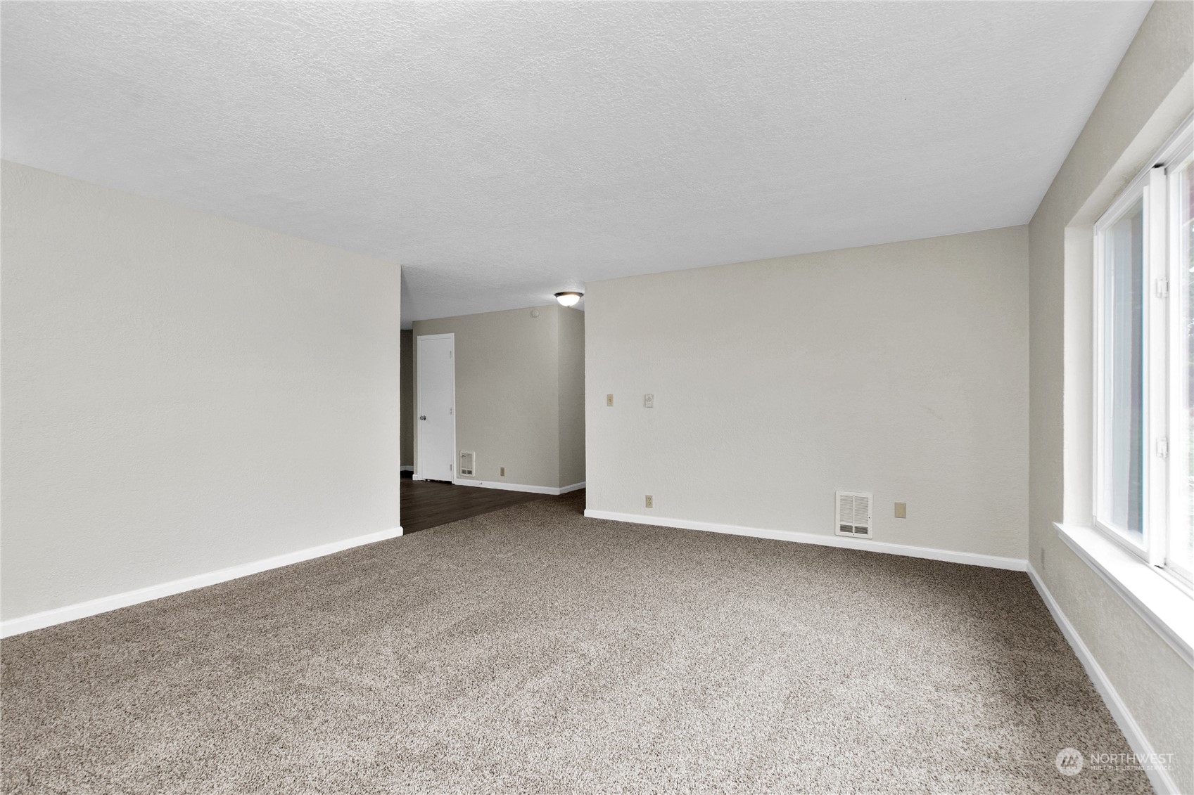 151 Ramsey Road Chehalis, WA 98532 - Photo 9 of 25 an empty room with window