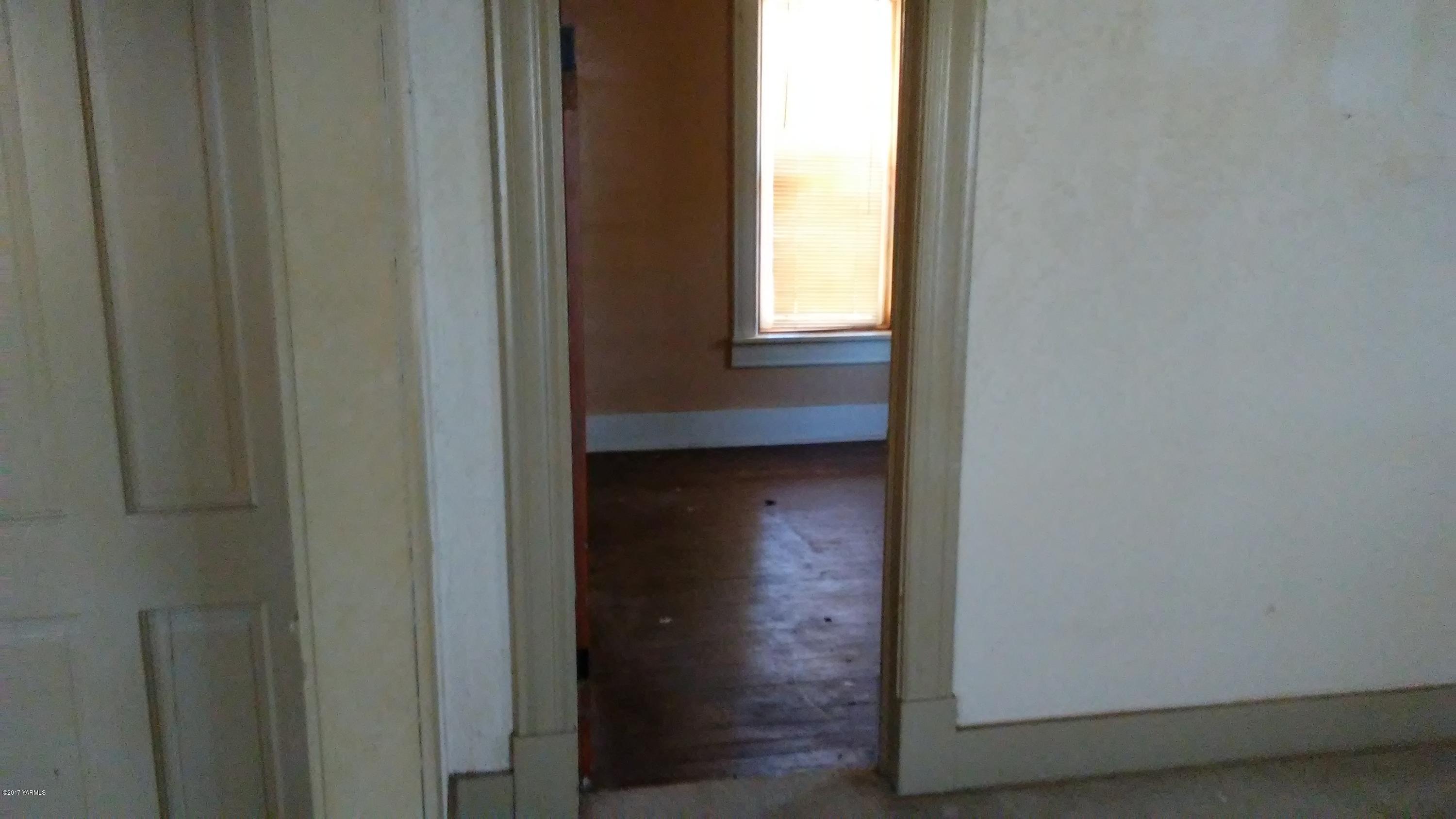 41 Carson Road Yakima, WA 98903 - Photo 7 of 11 a view of front door