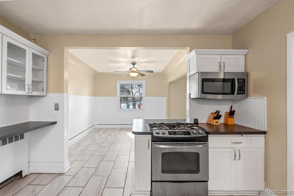 19081 Collinson Avenue Eastpointe, MI 48021 - Photo 12 of 31