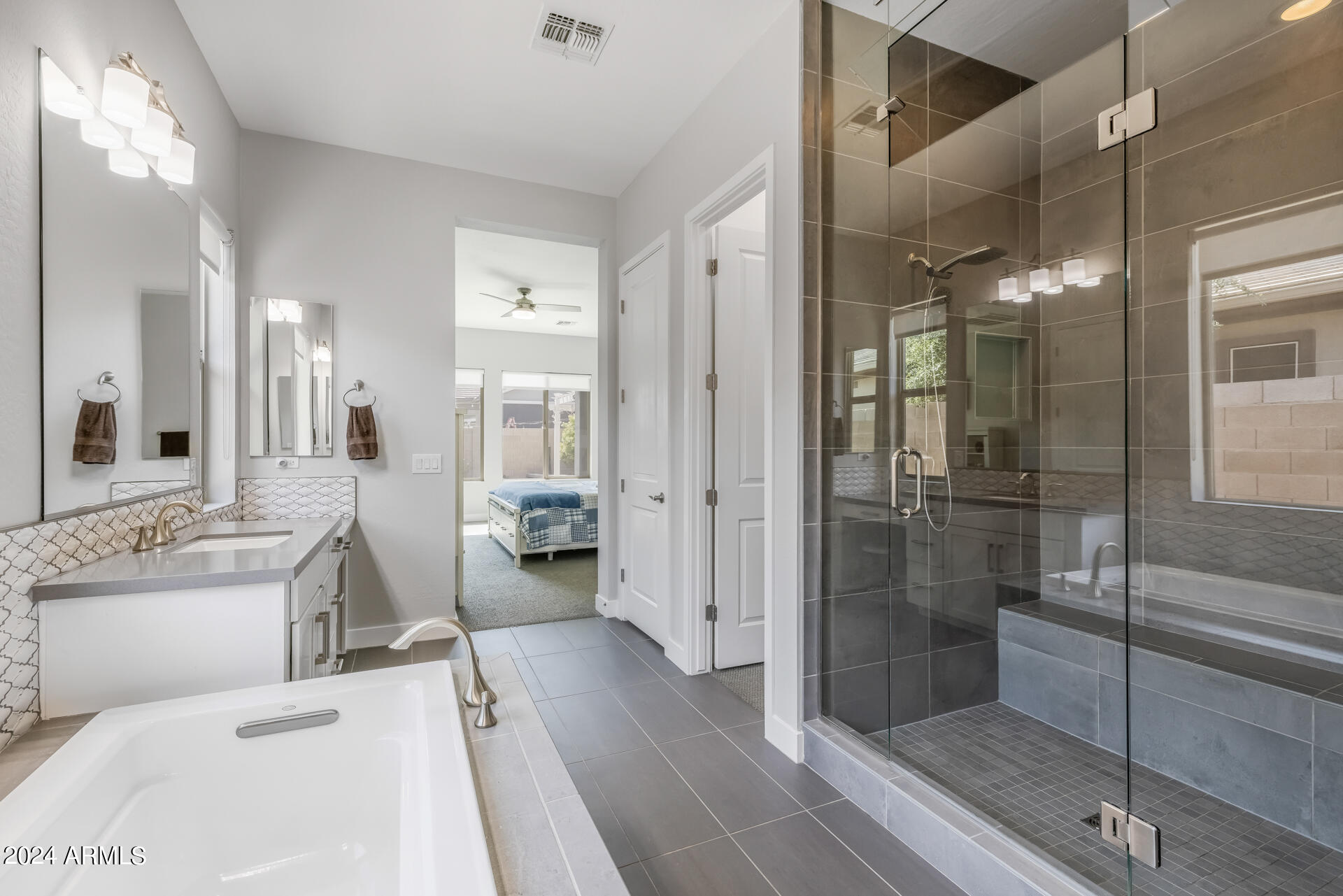 2955 East Appaloosa Road Gilbert, AZ 85296 - Photo 17 of 43 19)MASTER BATH