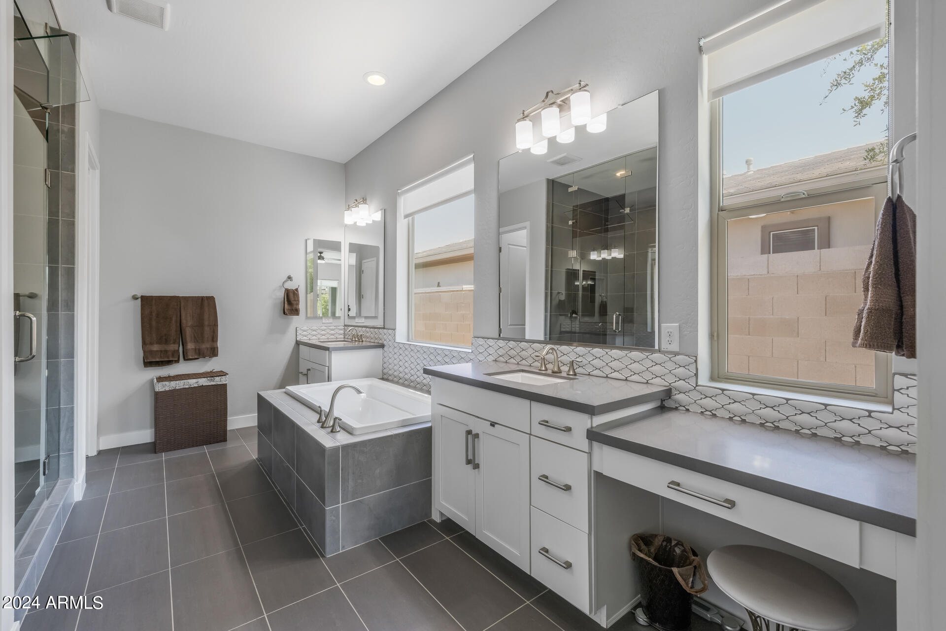 2955 East Appaloosa Road Gilbert, AZ 85296 - Photo 18 of 43 20)MASTER BATH