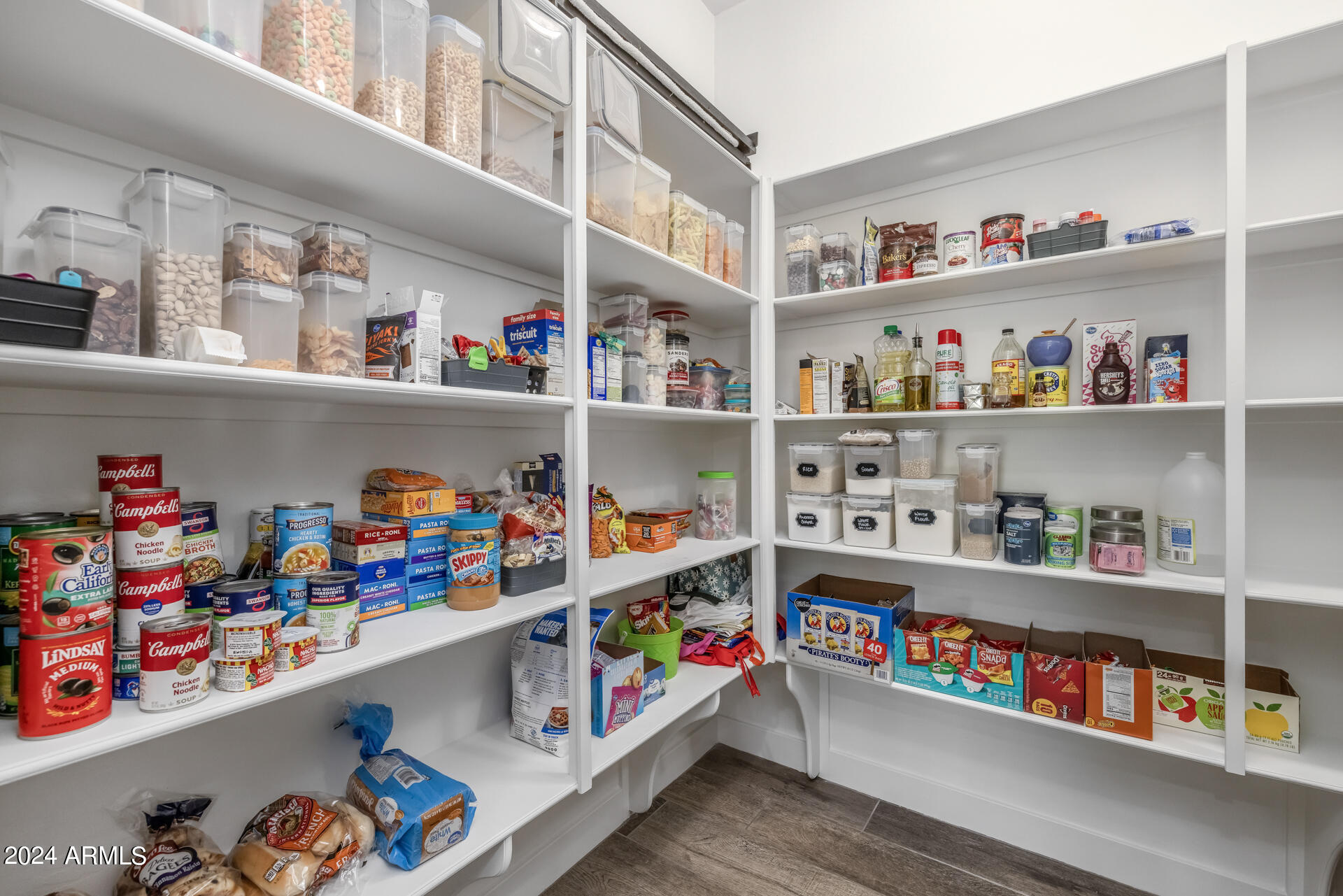 2955 East Appaloosa Road Gilbert, AZ 85296 - Photo 29 of 43 31)PANTRY