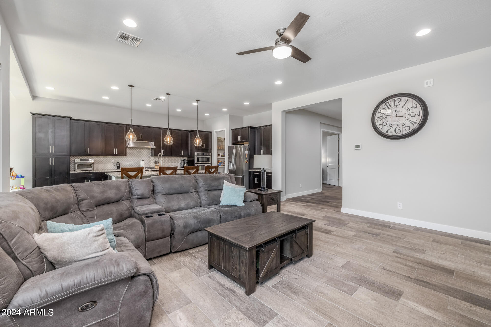 2955 East Appaloosa Road Gilbert, AZ 85296 - Photo 3 of 43 5)GREAT ROOM
