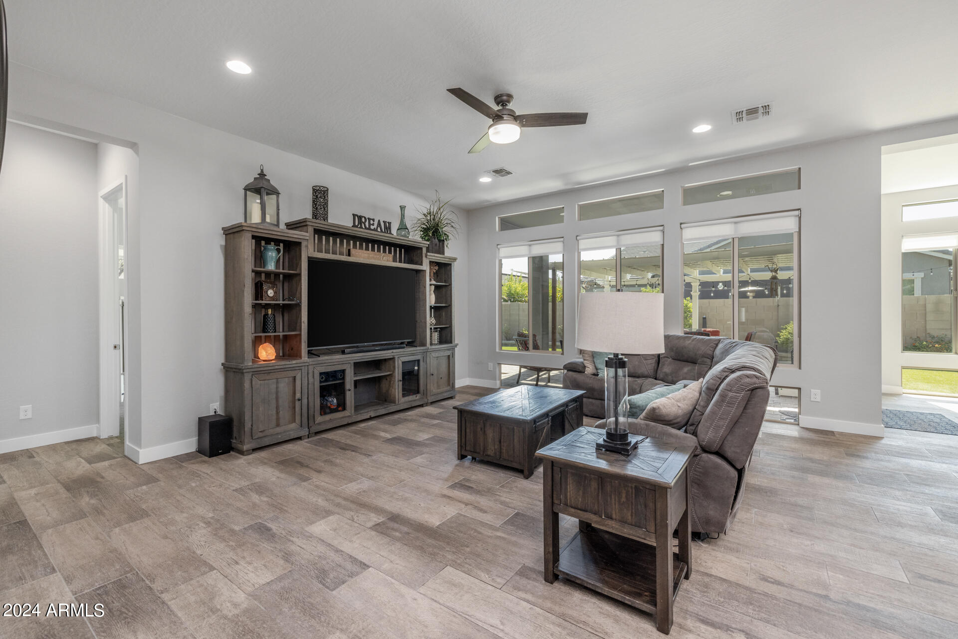 2955 East Appaloosa Road Gilbert, AZ 85296 - Photo 4 of 43 6)GREAT ROOM