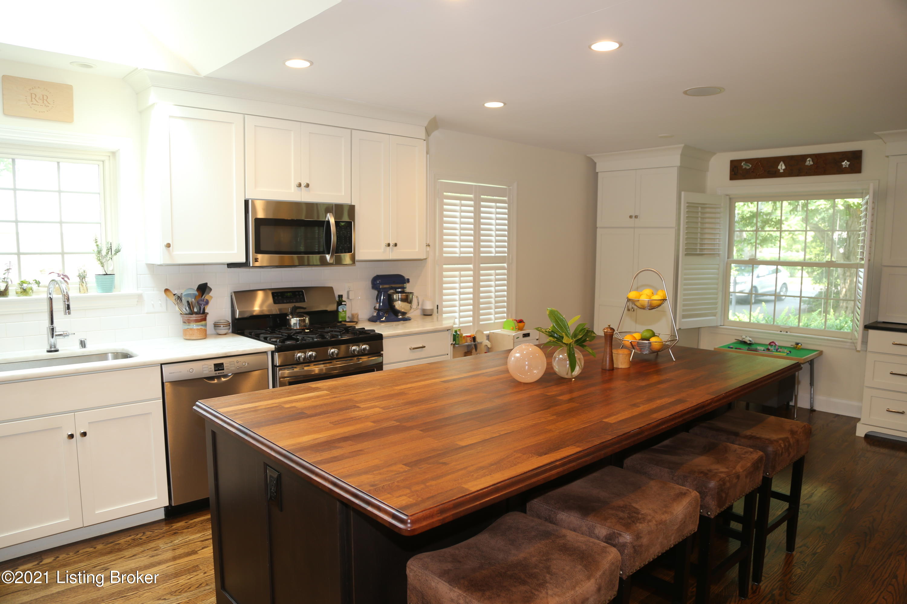 4414 Rudy Lane Louisville, KY 40207 - Photo 2 of 22 IMG_0344