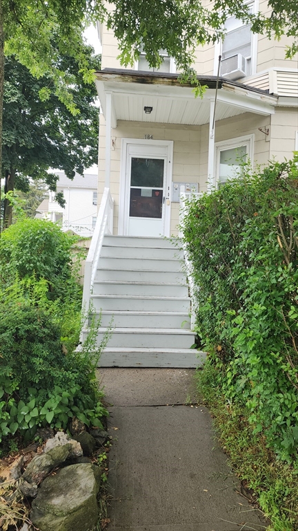 184 Vernon Street Worcester, MA 01607 - Photo 2 of 33 Gallery Image 2