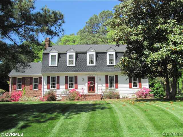1510 Willingham Road Richmond, VA 23238 - Photo 1 of 24 Exterior Front - Beautiful landscaped yard