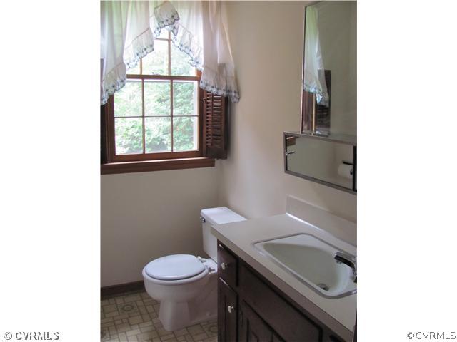 1510 Willingham Road Richmond, VA 23238 - Photo 16 of 24 Bathroom - 1/2 bath
