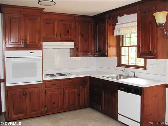 1510 Willingham Road Richmond, VA 23238 - Photo 4 of 24 Cafeteria/Kitchen