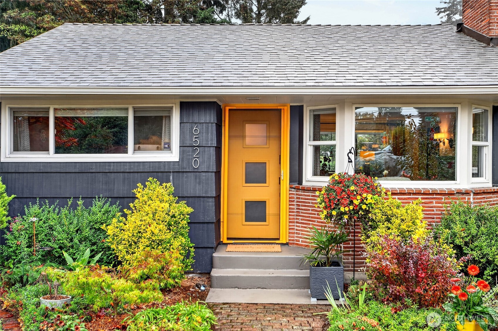 6520 Willow Road Everett, WA 98203 - Photo 2 of 34 Gallery Image 2