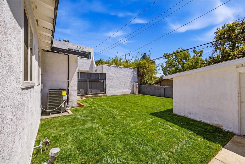 1280 East Woodbury Road Pasadena, CA 91104 - Photo 36 of 40 front view of a house with a yard