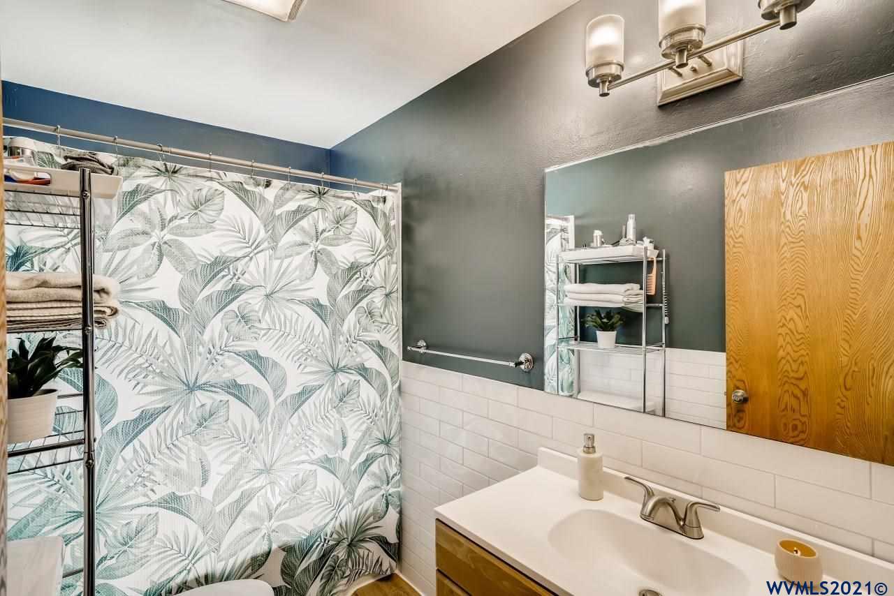 7433 California Avenue Southwest Seattle, WA 98136 - Photo 13 of 22