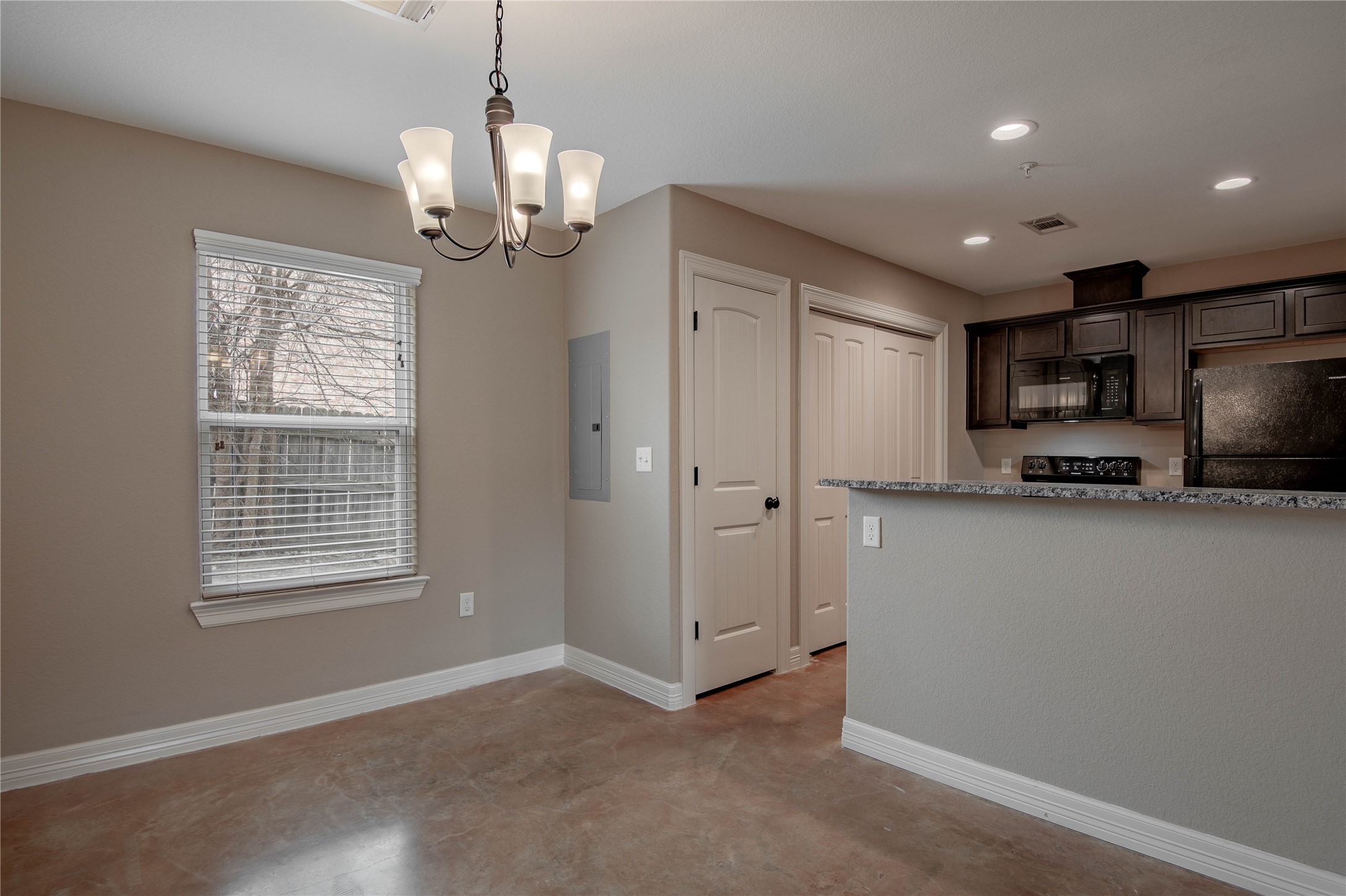 2002 20th Street, Unit 103 Huntsville, TX 77340 - Photo 7 of 23