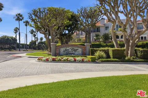 $3,695,000 | 19382 Woodlands Drive, Huntington Beach, CA 92648