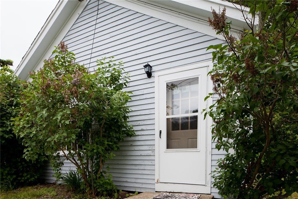 755 Shore Road Cape Neddick, ME 03902 - Photo 15 of 35 Here is the sweet little cottage,...