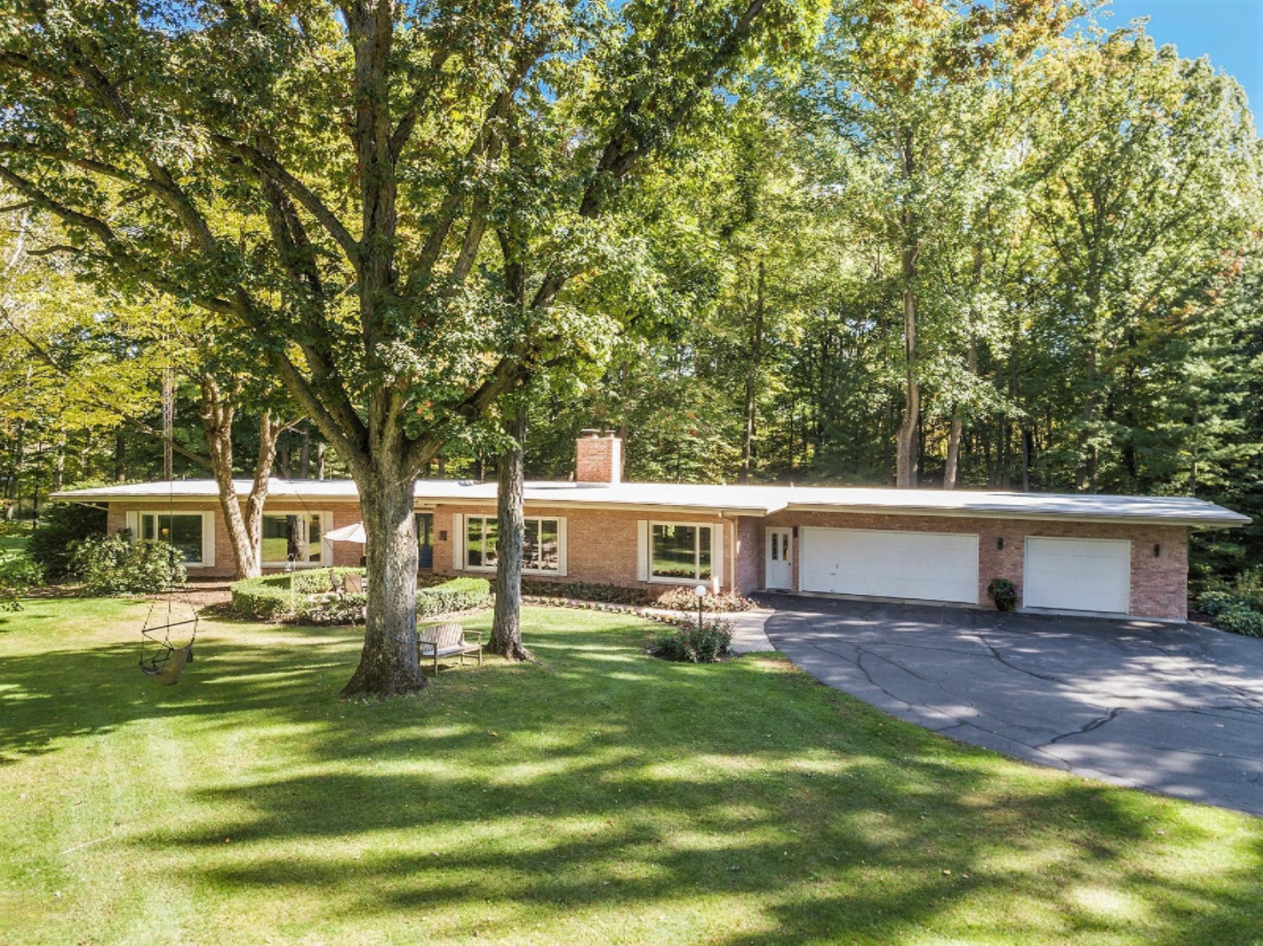 1160 Roslin Road Benton Harbor, MI 49022 - Photo 5 of 43 DJI_0002