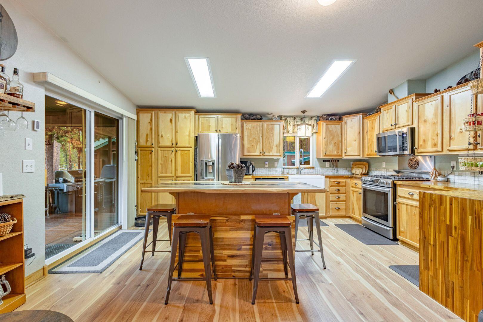 16911 Indigo Road Bend, OR 97707 - Photo 6 of 53 06