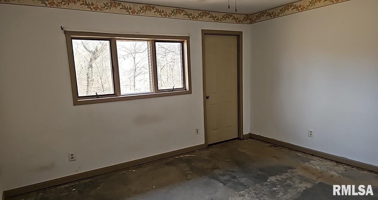 90 Carlock Road Murphysboro, IL 62966 - Photo 12 of 15 an empty room with a window