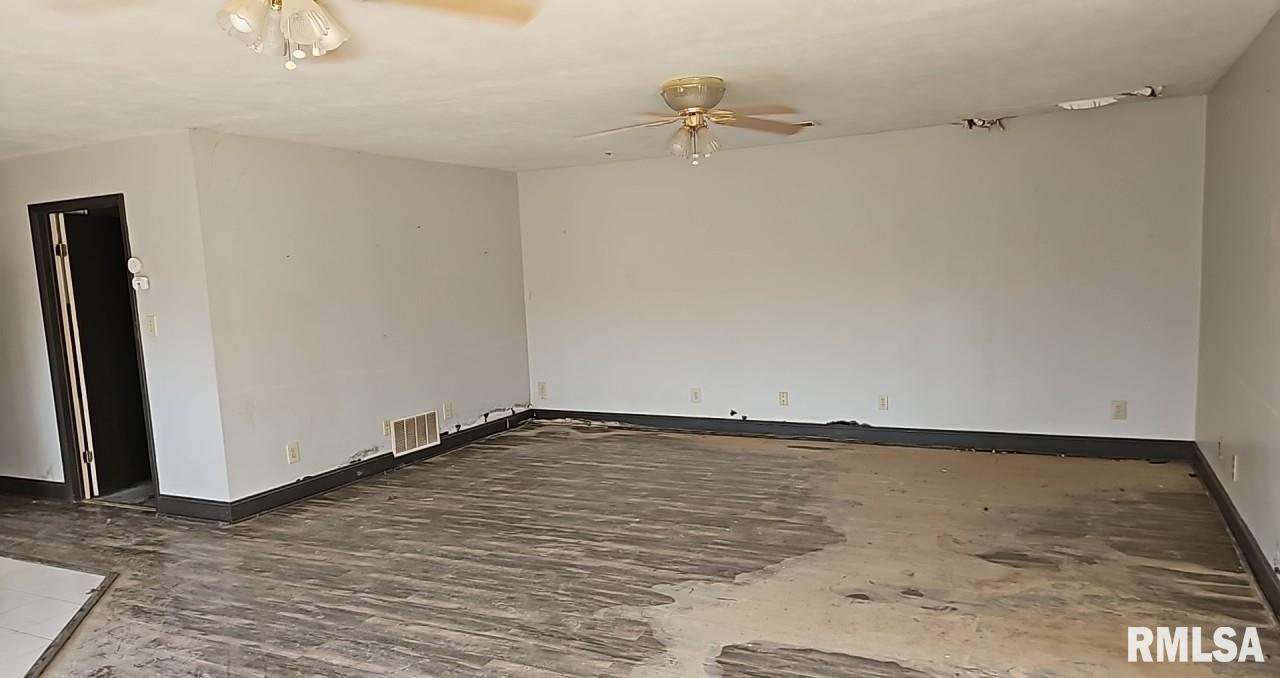 90 Carlock Road Murphysboro, IL 62966 - Photo 5 of 15 a view of an empty room
