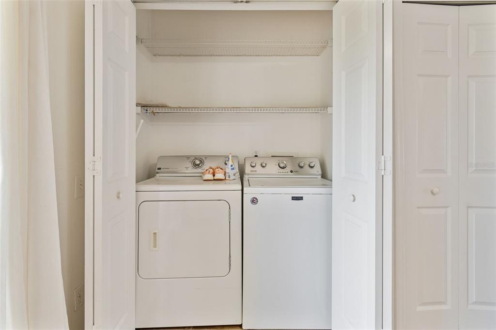 382 Countryside Key Boulevard Oldsmar, FL 34677 - Photo 17 of 58 a utility room with dryer and washer
