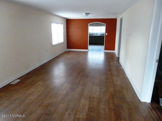 296 Sandlin Road Beulaville, NC 28518 - Photo 3 of 22 Living Room