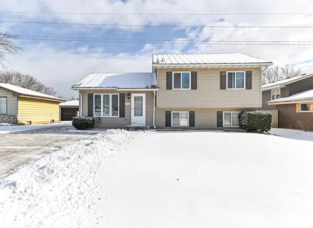 $334,900 | 1521 Prairie Drive, Mount Pleasant, WI 53406