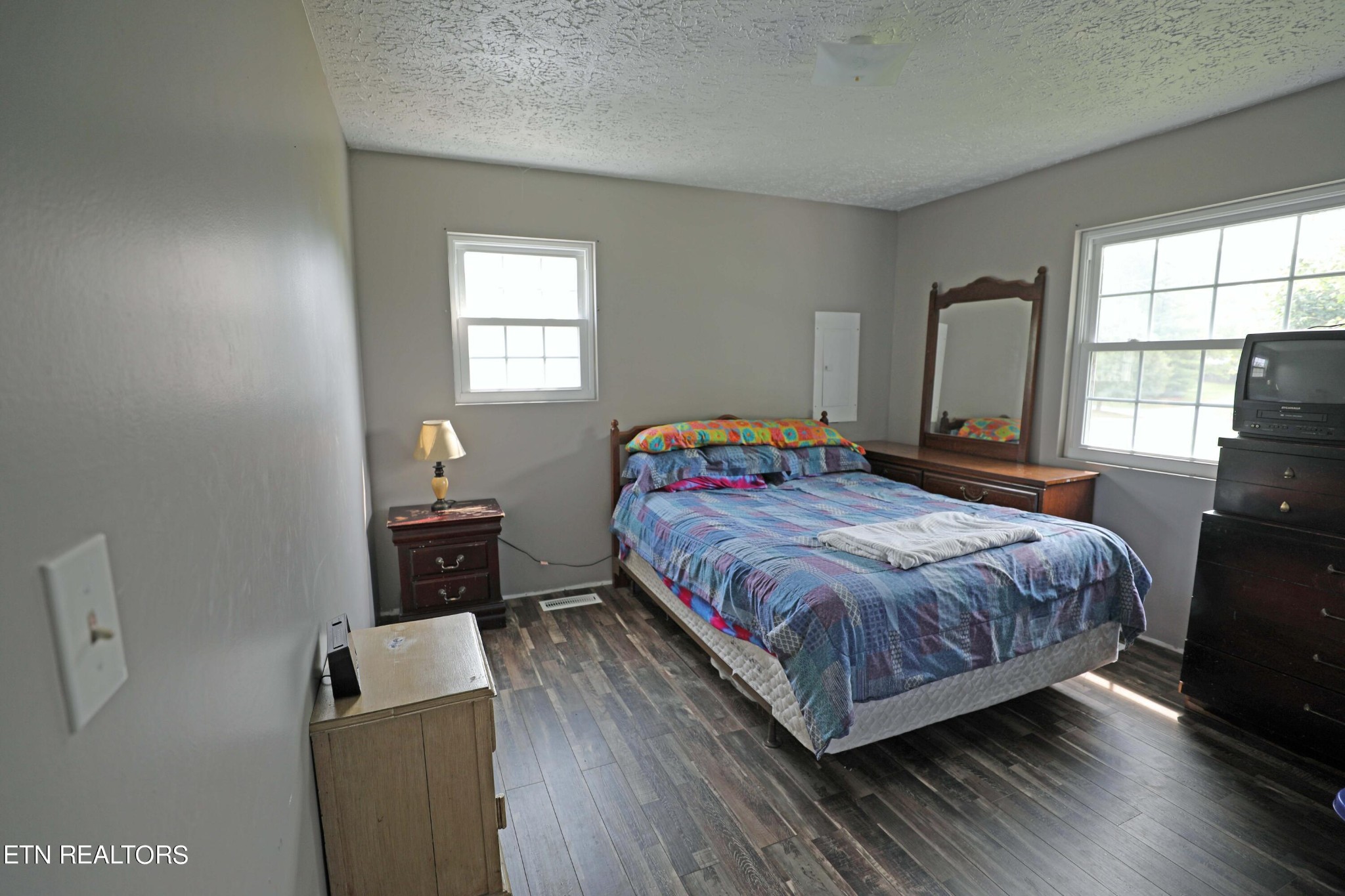 7816 Majors Road Corryton, TN 37721 - Photo 7 of 13 a bedroom with a bed and a window