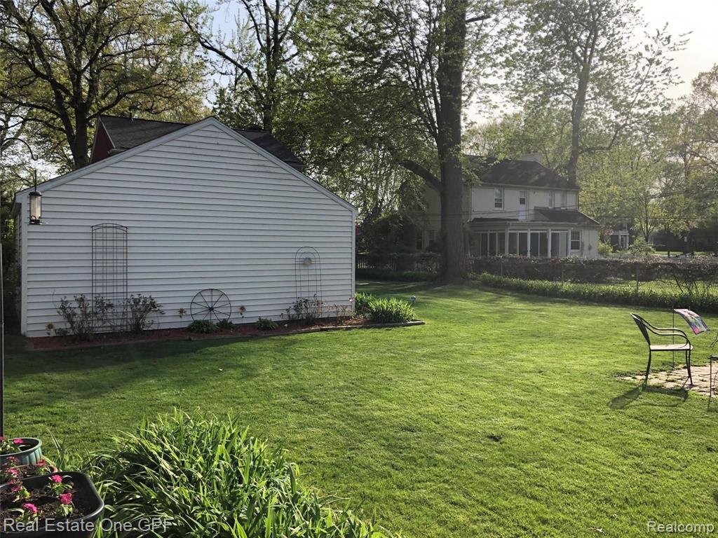 1876 Broadstone Road Grosse Pointe Woods, MI 48236 - Photo 51 of 53