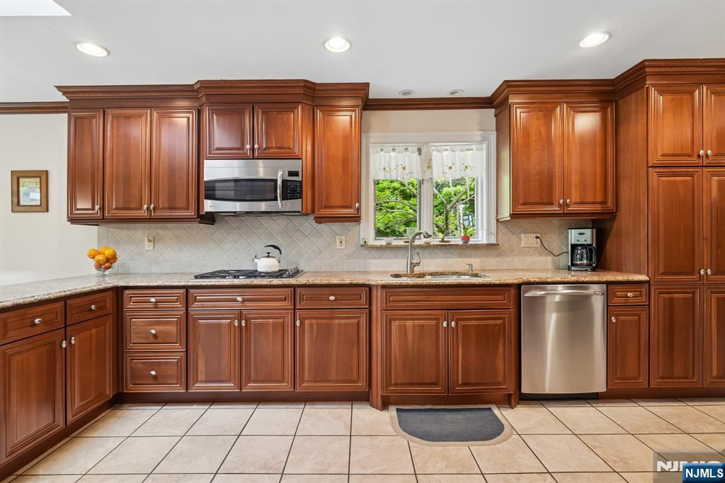 107 Arverne Road West Orange, NJ 07052 - Photo 13 of 50