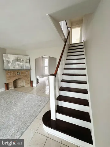 a view of entryway and hall