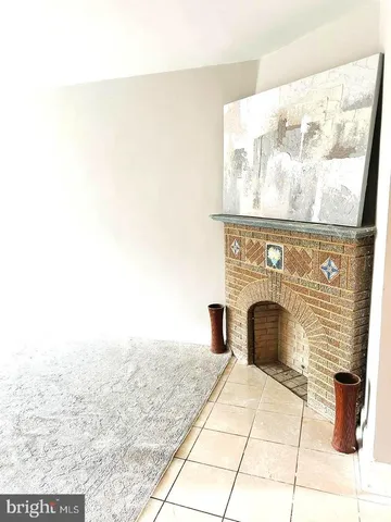 a view of livingroom with furniture