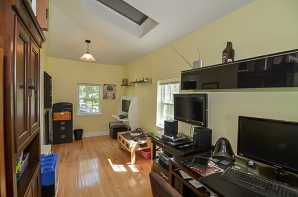 74 Beal Road Waltham, MA 02453 - Photo 8 of 21 Gallery Image 8
