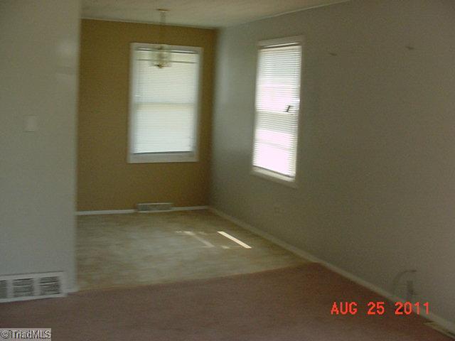 126 Spring Garden Circle High Point, NC 27260 - Photo 4 of 11 Kitchen.