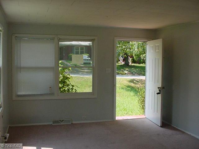 126 Spring Garden Circle High Point, NC 27260 - Photo 7 of 11 Living Room.