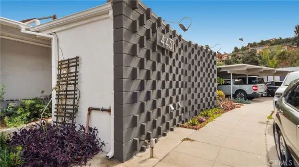 $1,950 | 4431 Don Ricardo Drive, Unit 20, Los Angeles, CA 90008