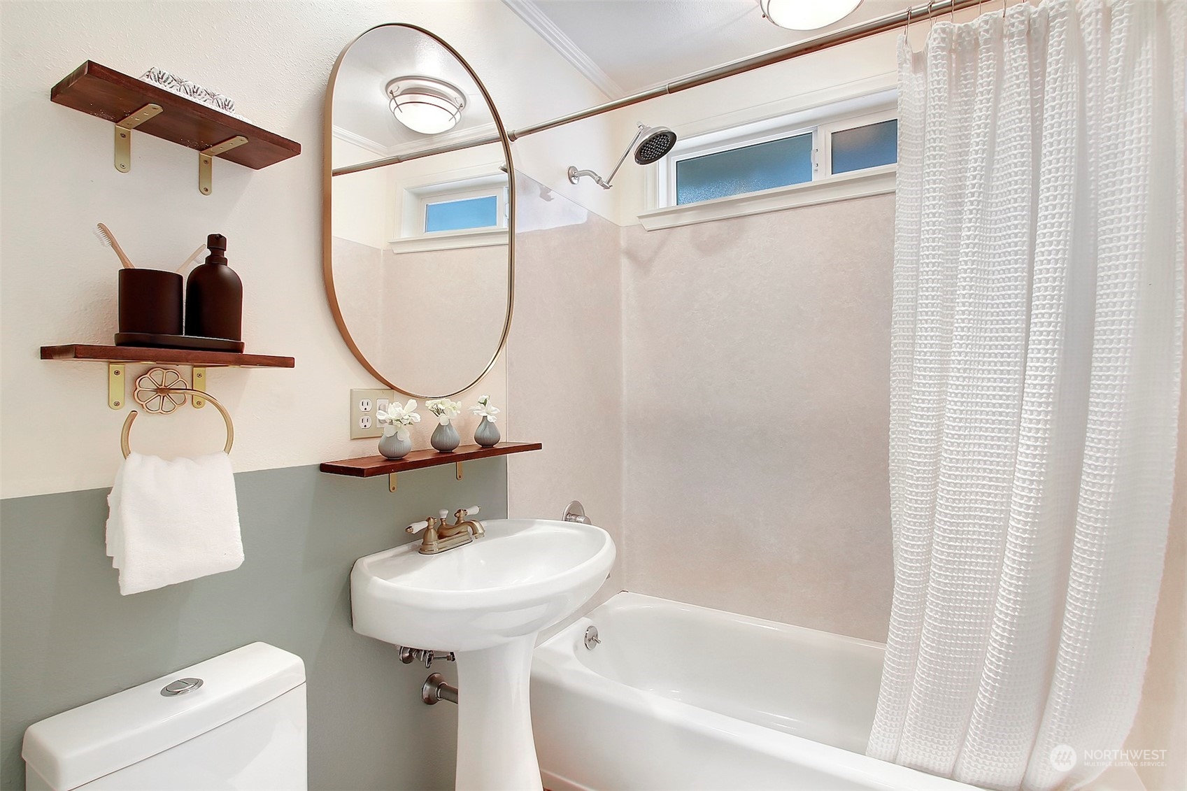 9913 32nd Avenue Southwest Seattle, WA 98126 - Photo 17 of 29 a bathroom with a sink a toilet and bathtub